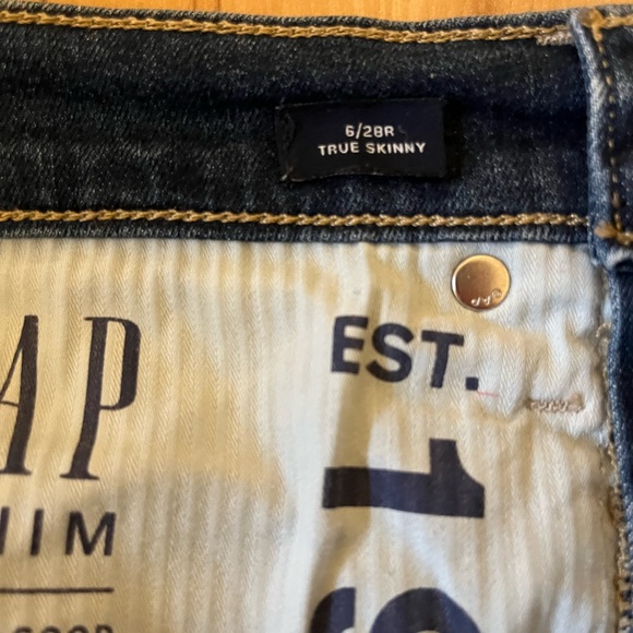 Gap Sky High Rise Distressed True Skinny Jeans with Secret Smoothing Pockets - Picture 4 of 4